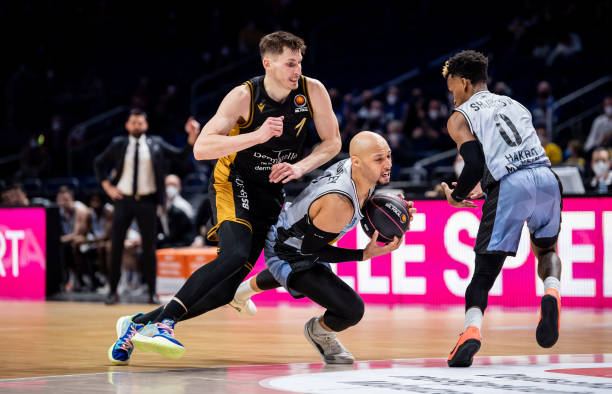 在禁区内冷 在禁区内冷