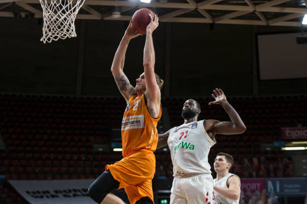 默契的场上 默契的场上