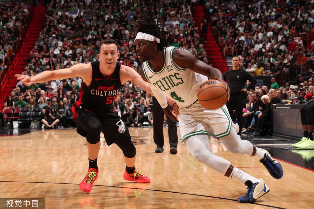 据现场目击 据现场目击